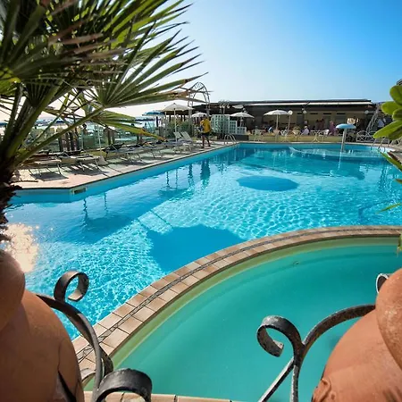 Strand Colorado Hotel 3*